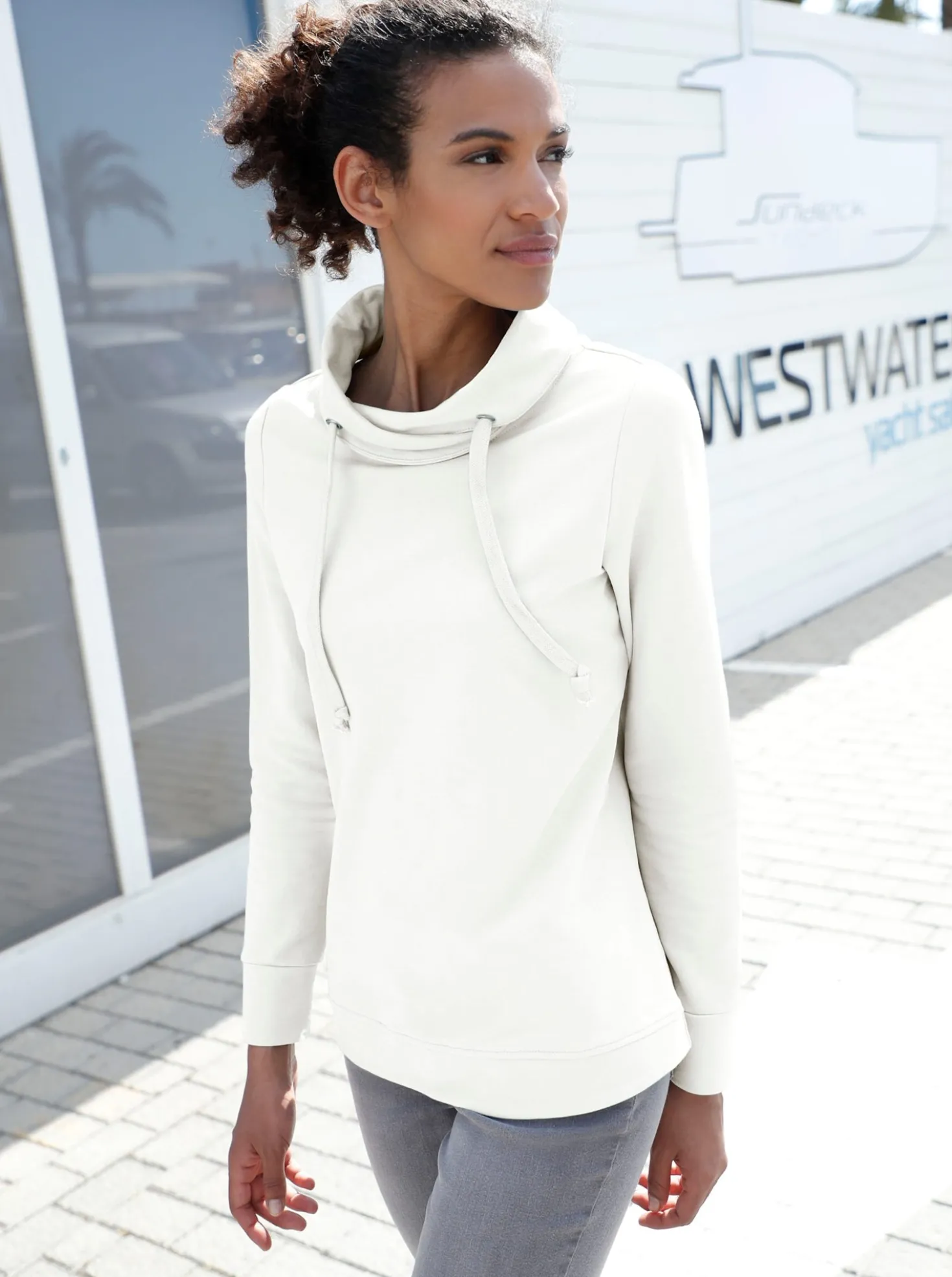 Sweatshirt mit halsfernem Rollkragen