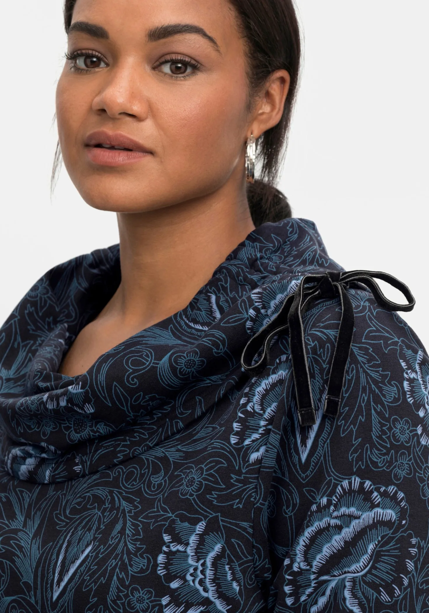 Sweatshirt mit weitem Schalkragen