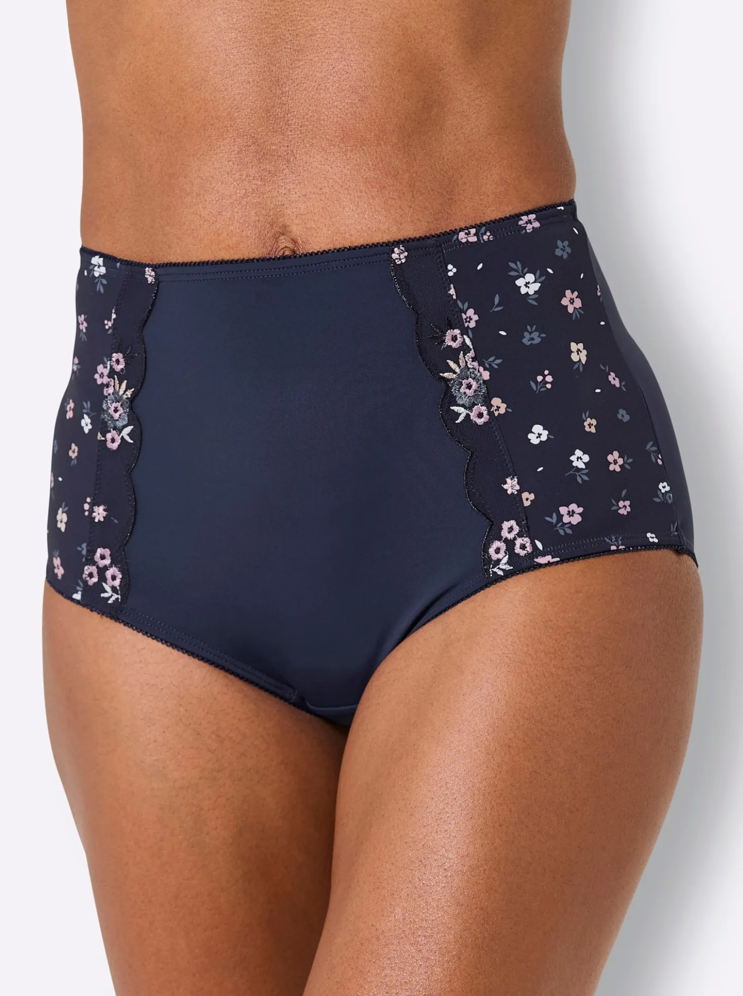Taillenslip mit Mäusezähnchen-Borte