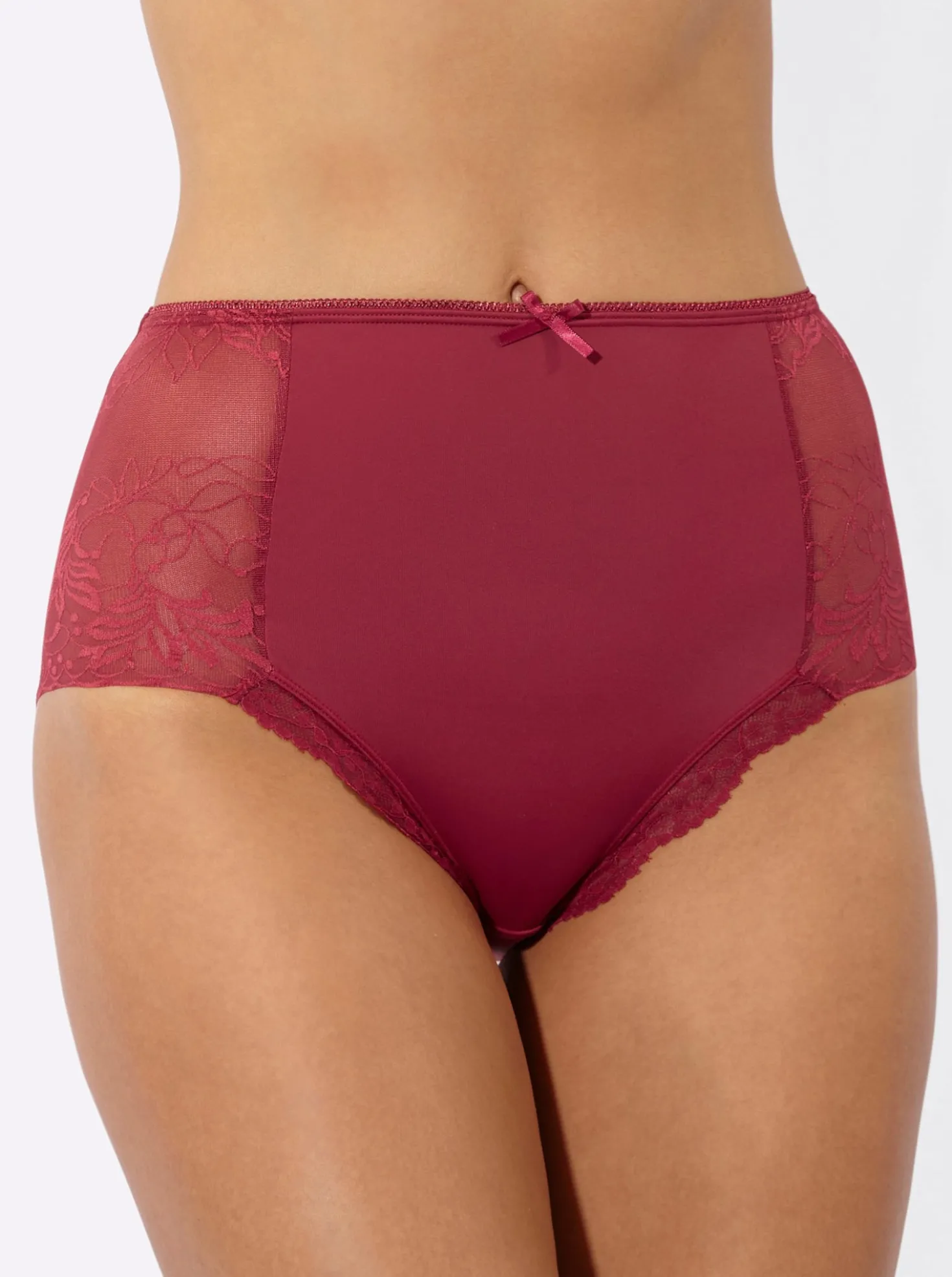 Taillenslip mit seitlicher Spitze