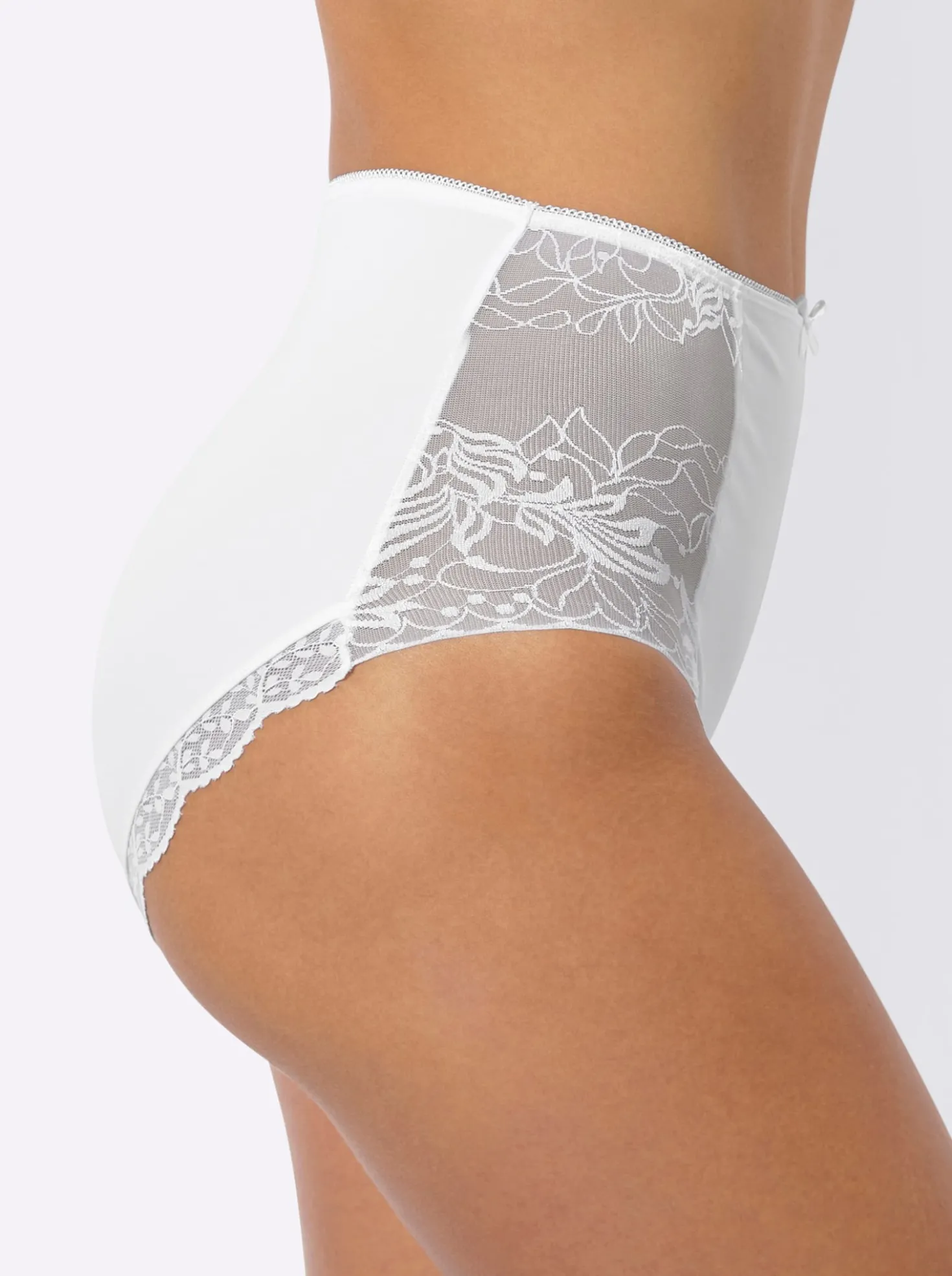 Taillenslip mit seitlicher Spitze