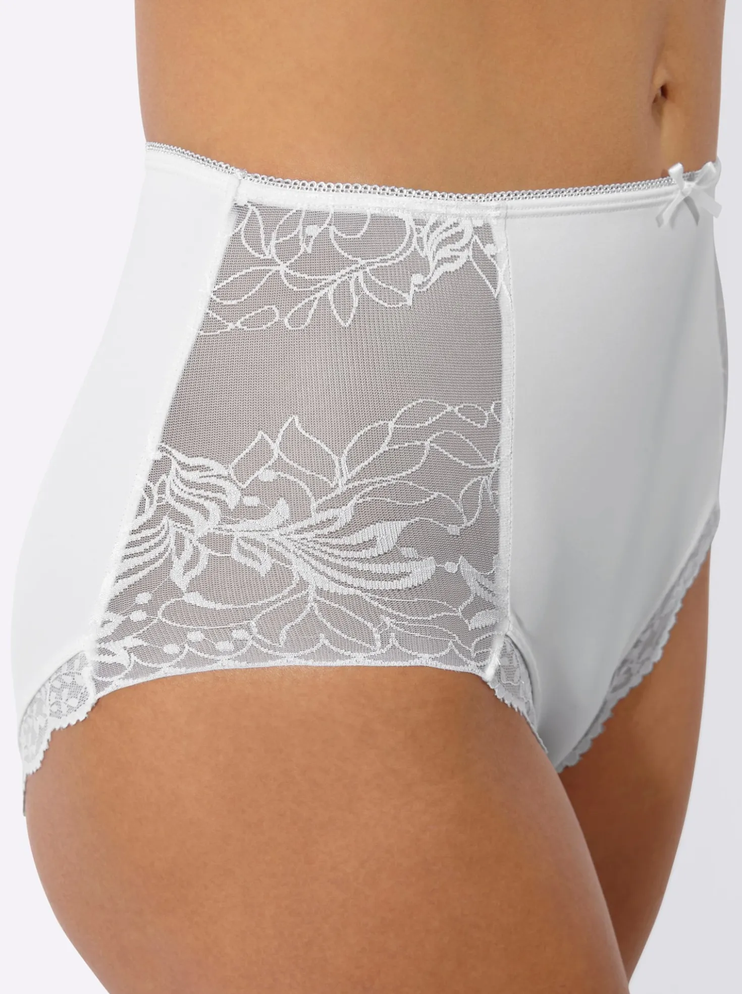 Taillenslip mit seitlicher Spitze