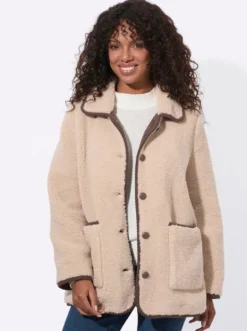 Teddyjacke mit Schmuckknöpfen