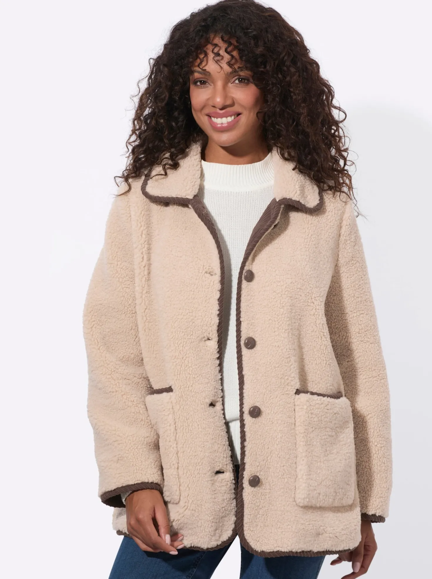 Teddyjacke mit Schmuckknöpfen