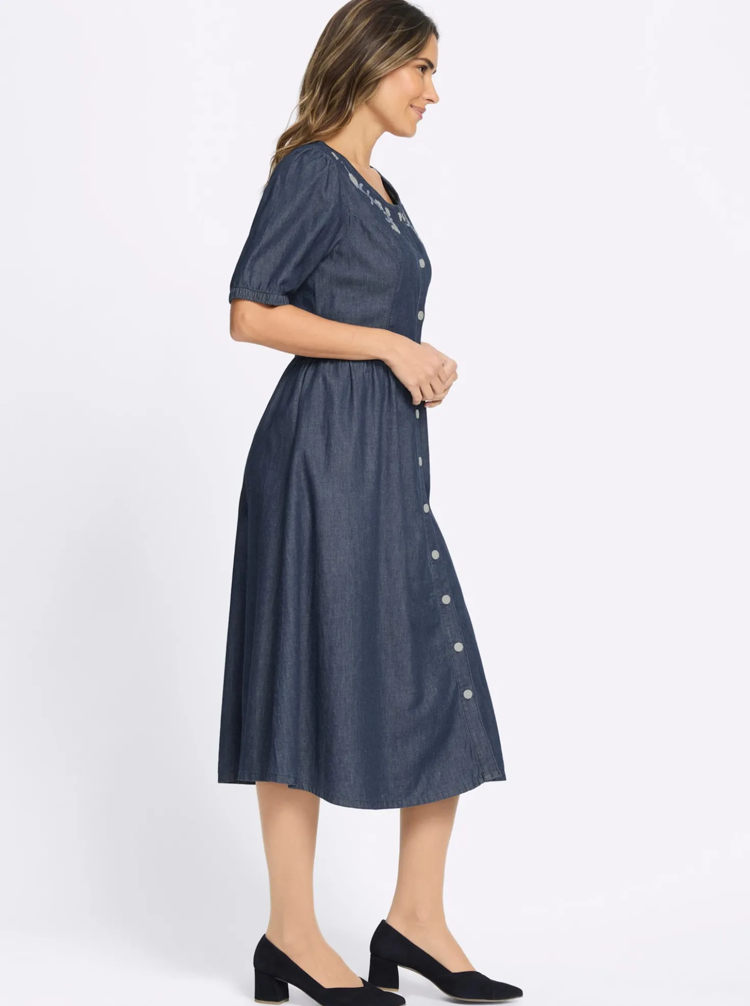 Trachtenkleid mit floraler Stickerei