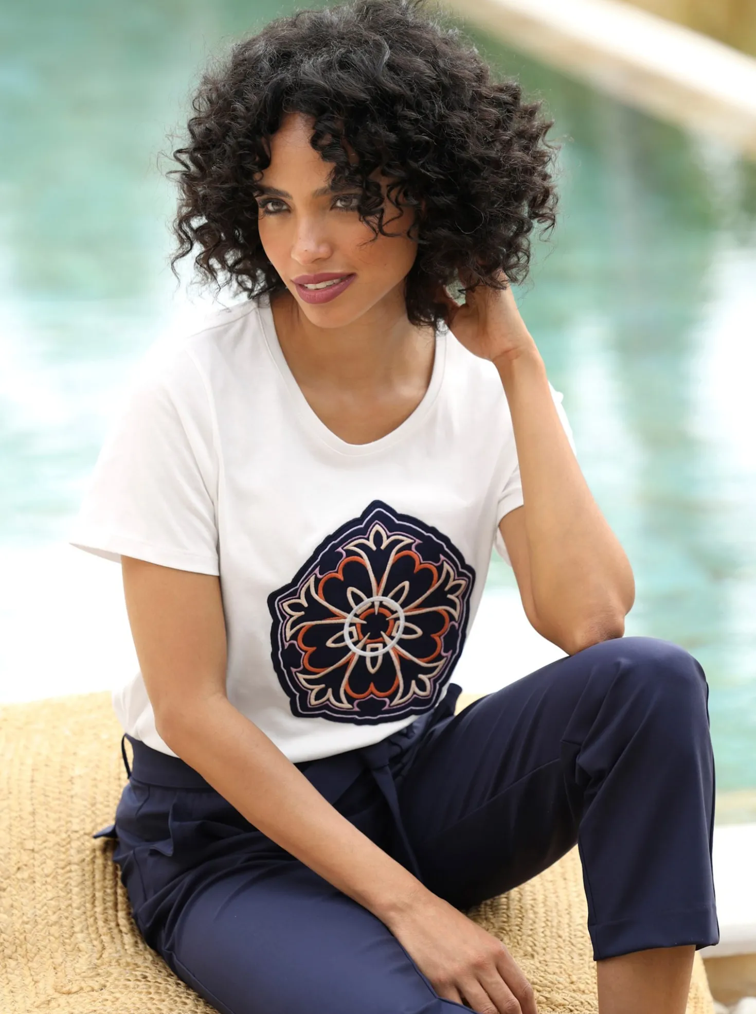 T-Shirt mit gesticktem Motiv