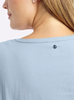 T-Shirt mit offenem V-Schlitz