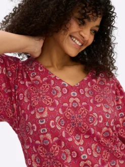 T-Shirt mit seitlicher Raffung
