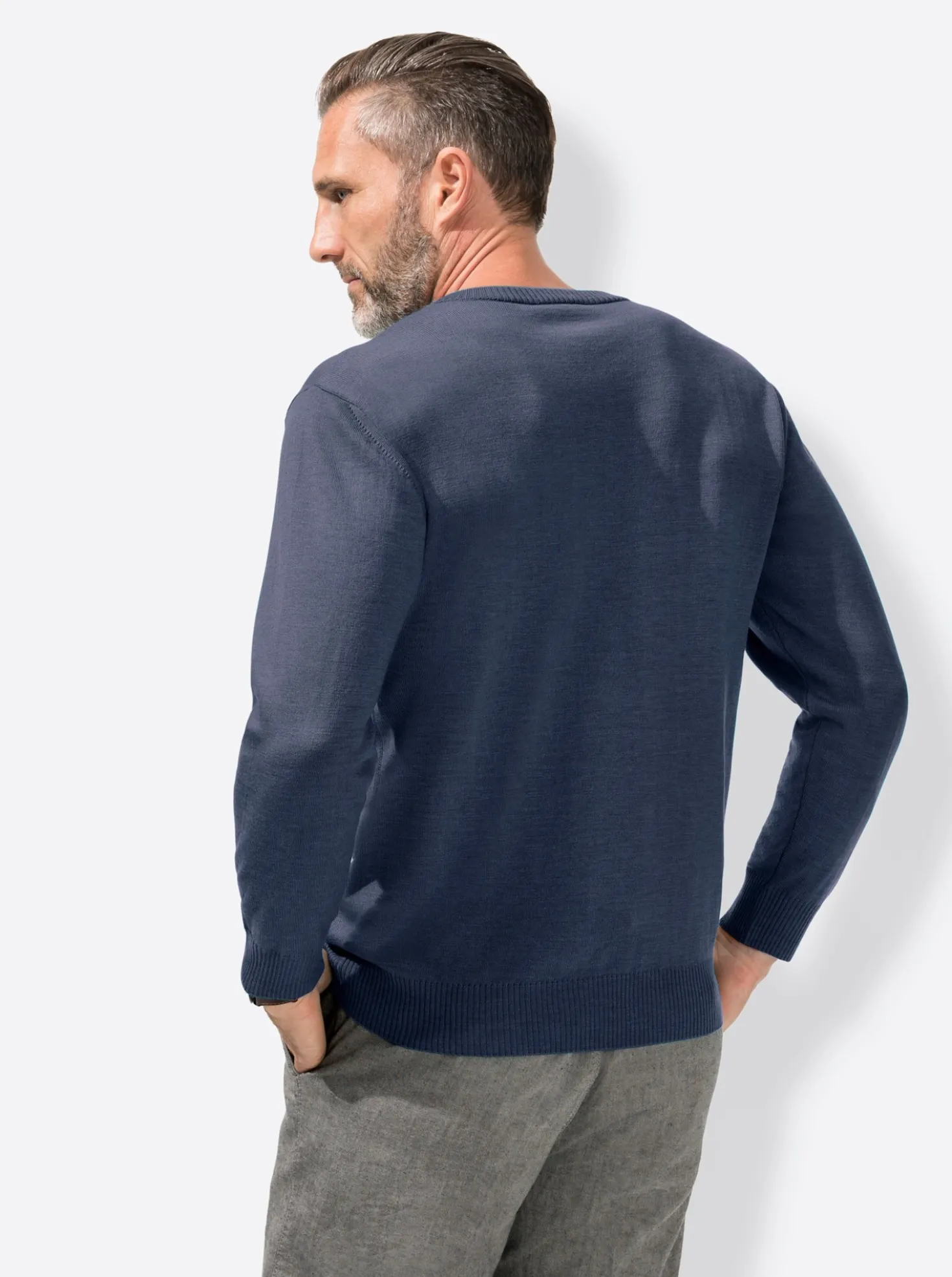 V-Ausschnitt-Pullover