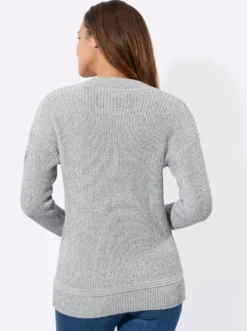 V-Ausschnitt-Pullover