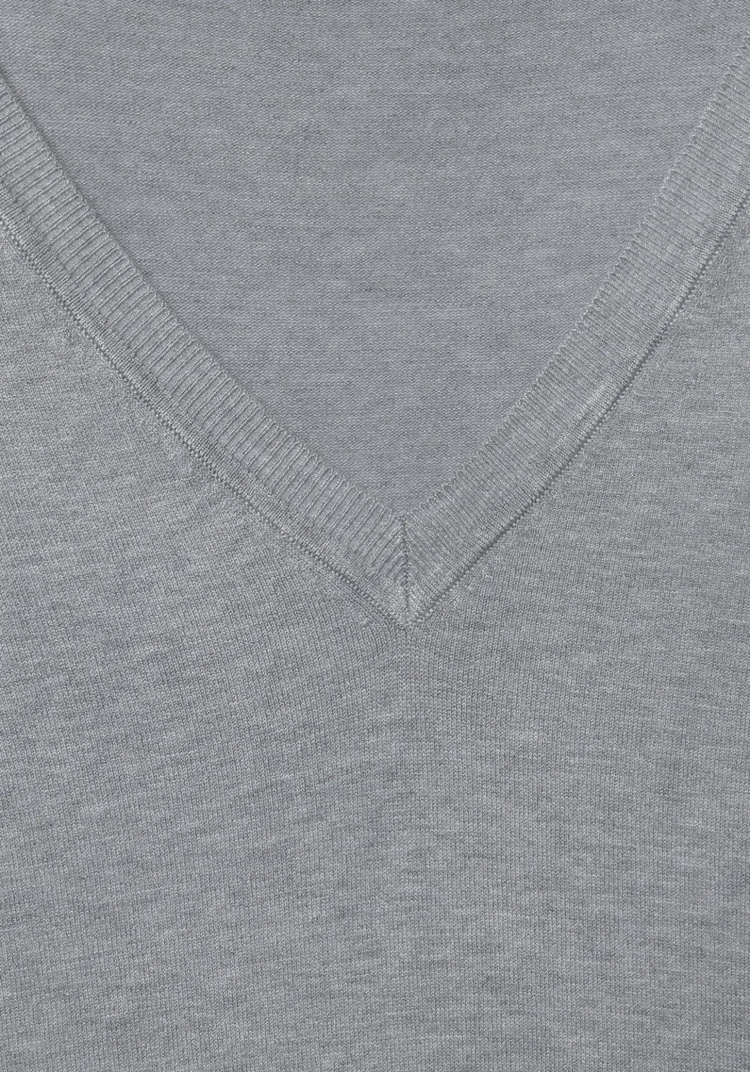 V-Ausschnitt-Pullover