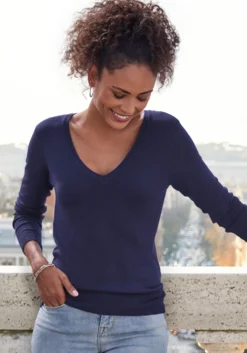 V-Ausschnitt-Pullover
