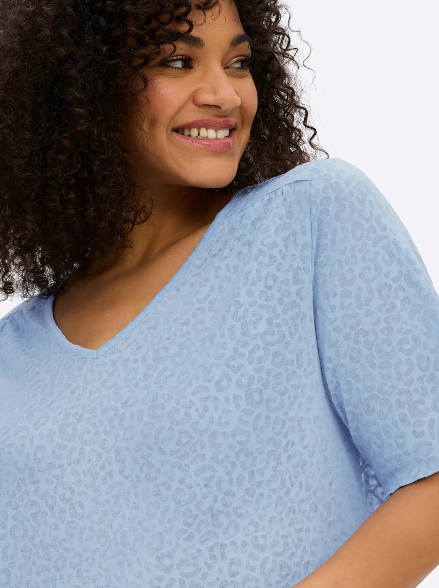 V-Shirt in Ausbrenner-Optik
