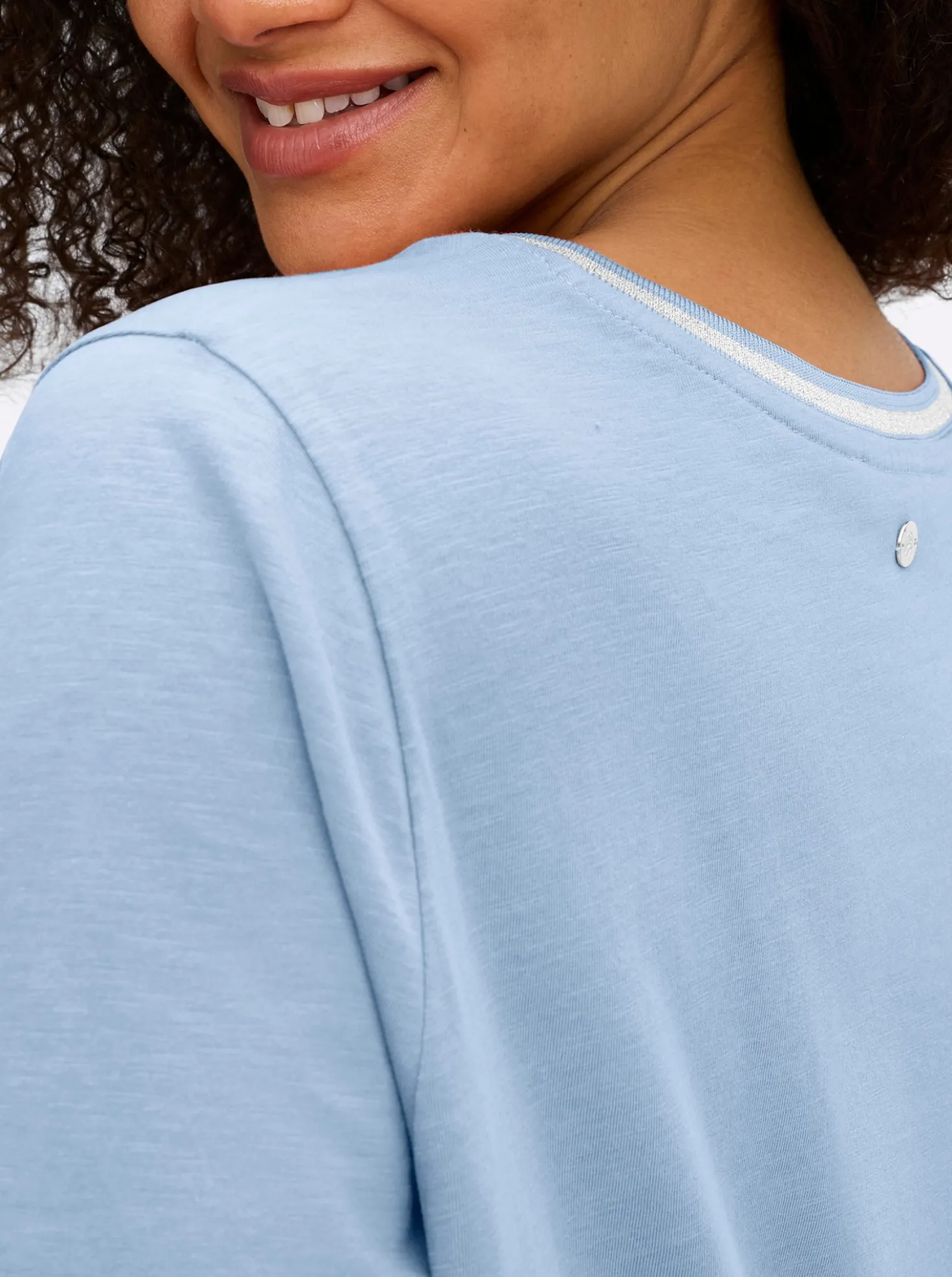 V-Shirt mit Glitzergarn-Streifen